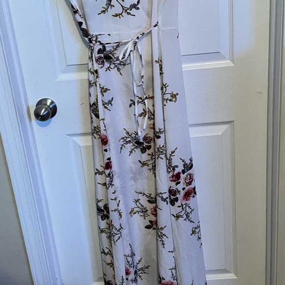 White floral print dress - Picture 9 of 16